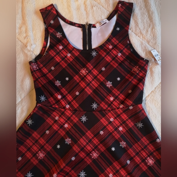 Cute Ardene Christmas dress. - Picture 3 of 10